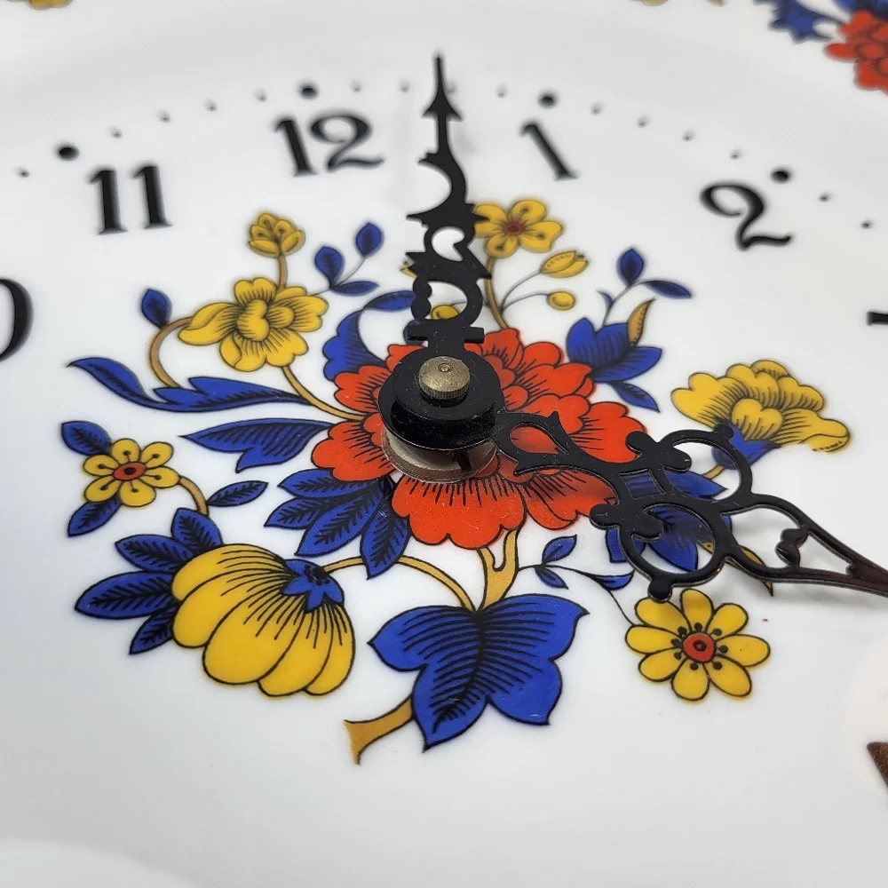 Le Trefle Plate Wall CLOCK Floral C Battery Operated Bulova Limoges France